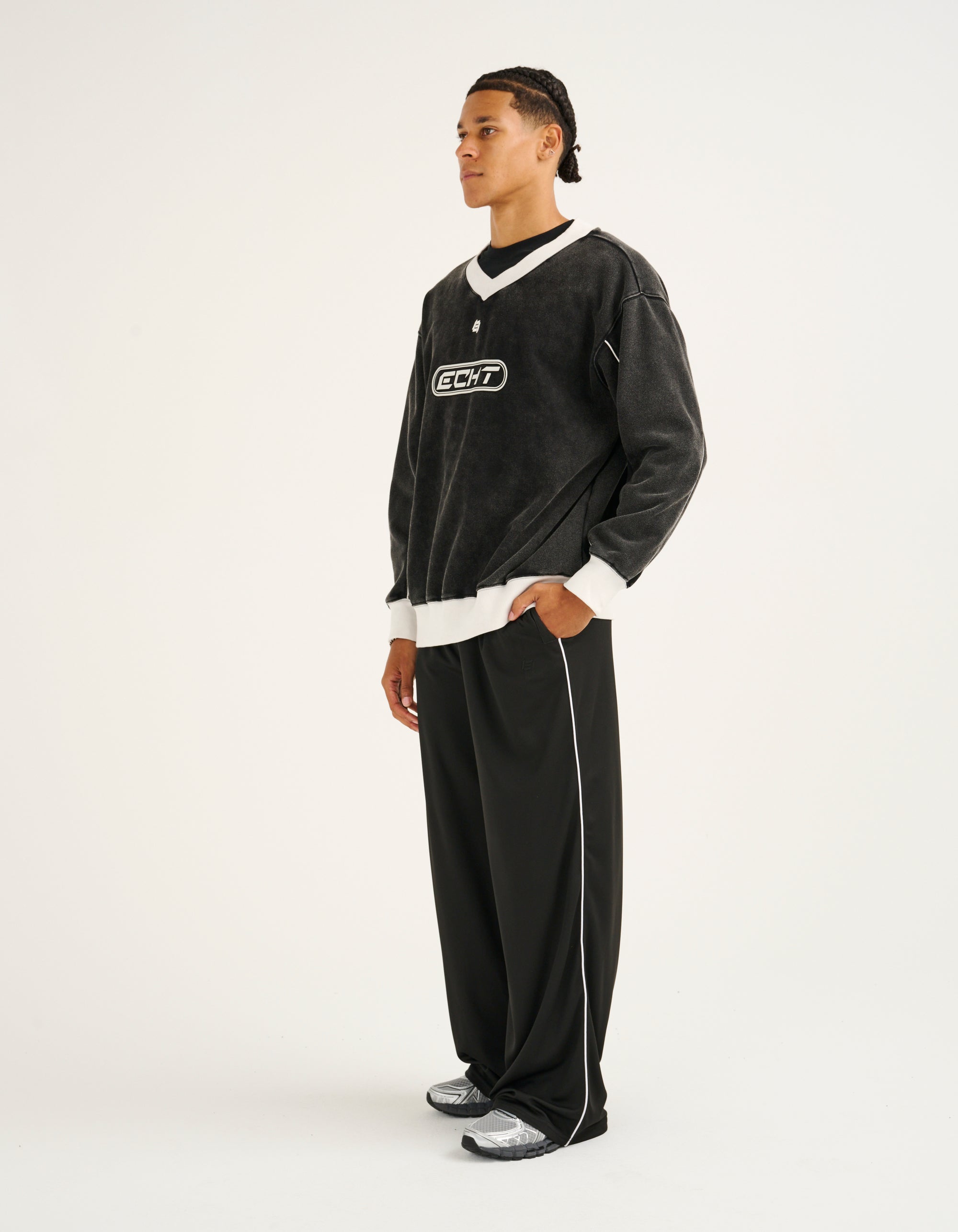 Club V Neck Sweatshirt - Black