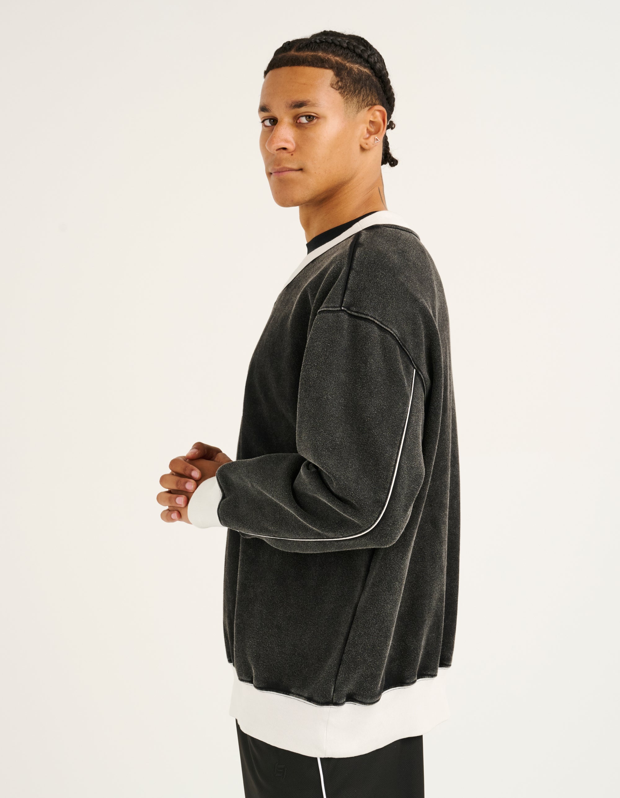 Club V Neck Sweatshirt - Black