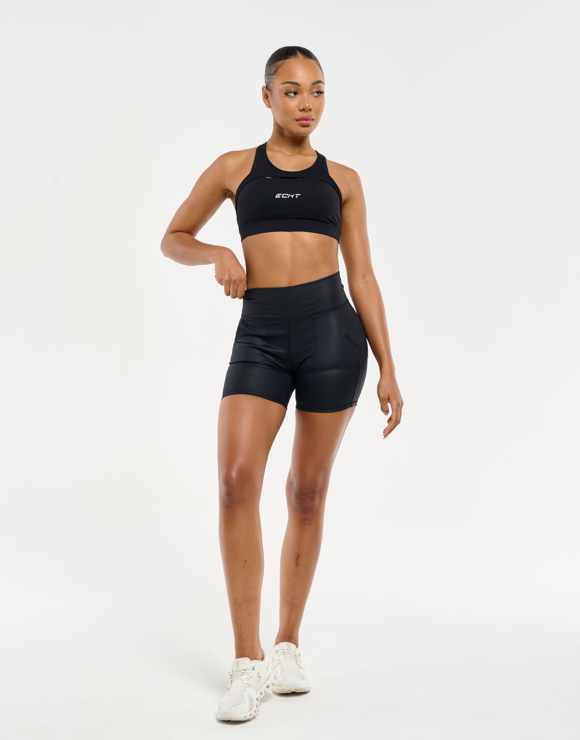 Essence Shorts - Black