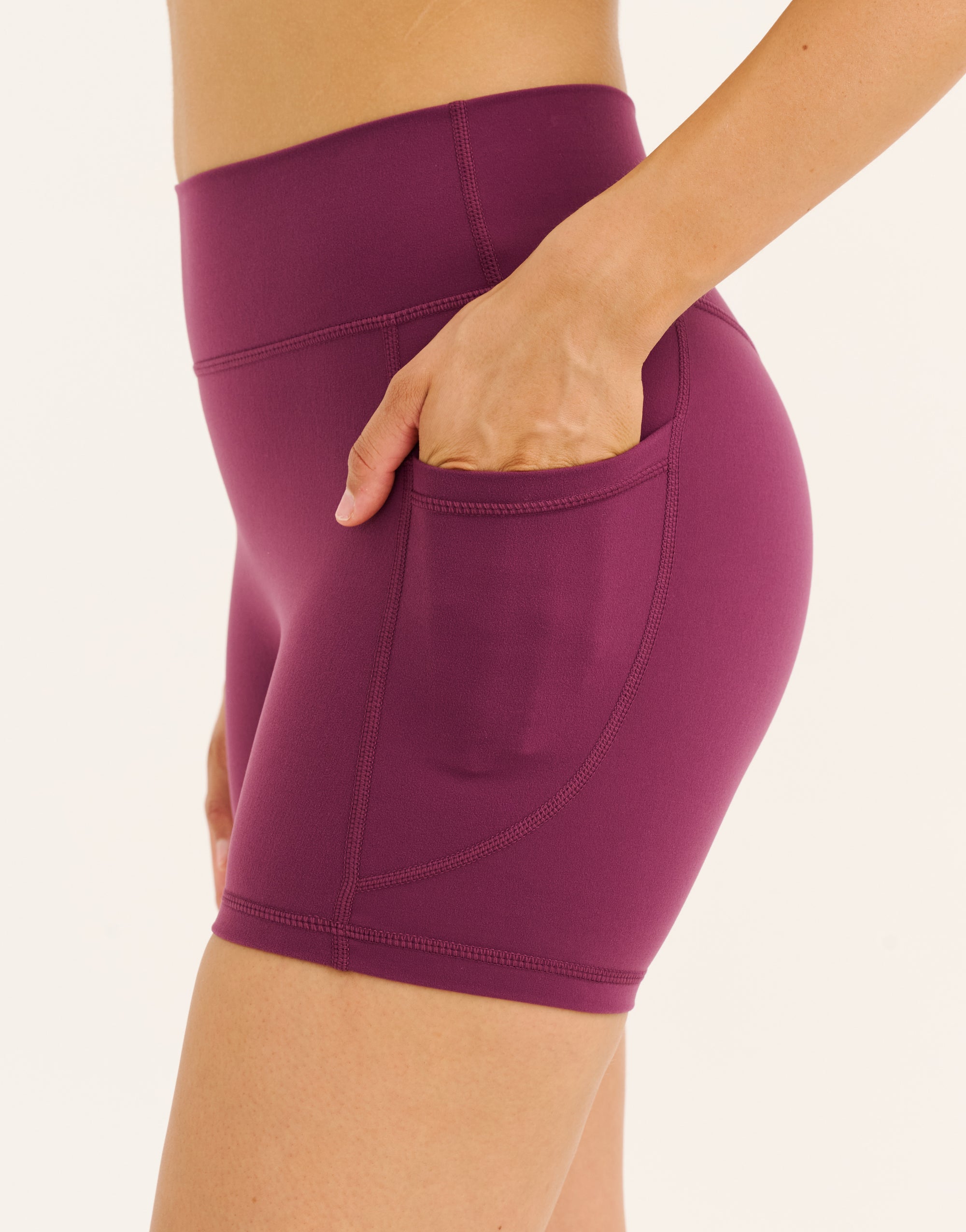 Ascend Pocket Shorts 4" - Blackberry