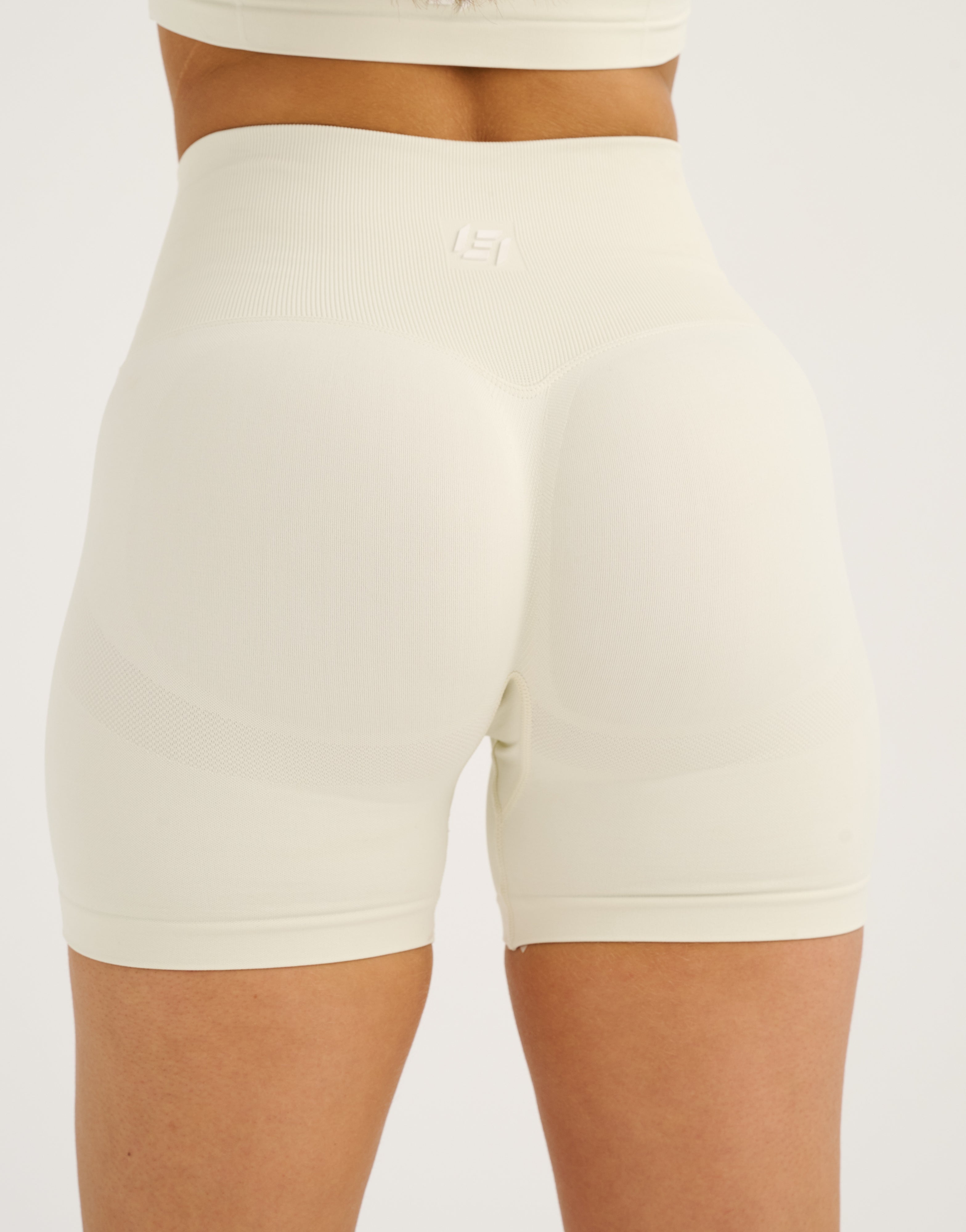 Pulse Invisible Scrunch Shorts - Onyx