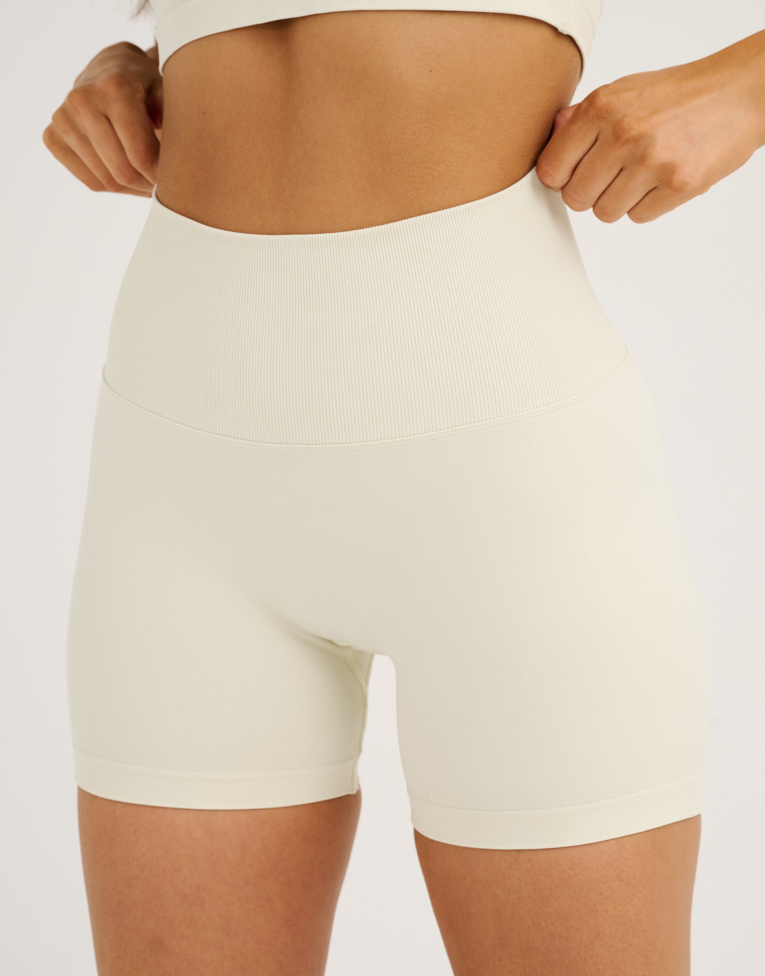 Pulse Invisible Scrunch Shorts - Onyx