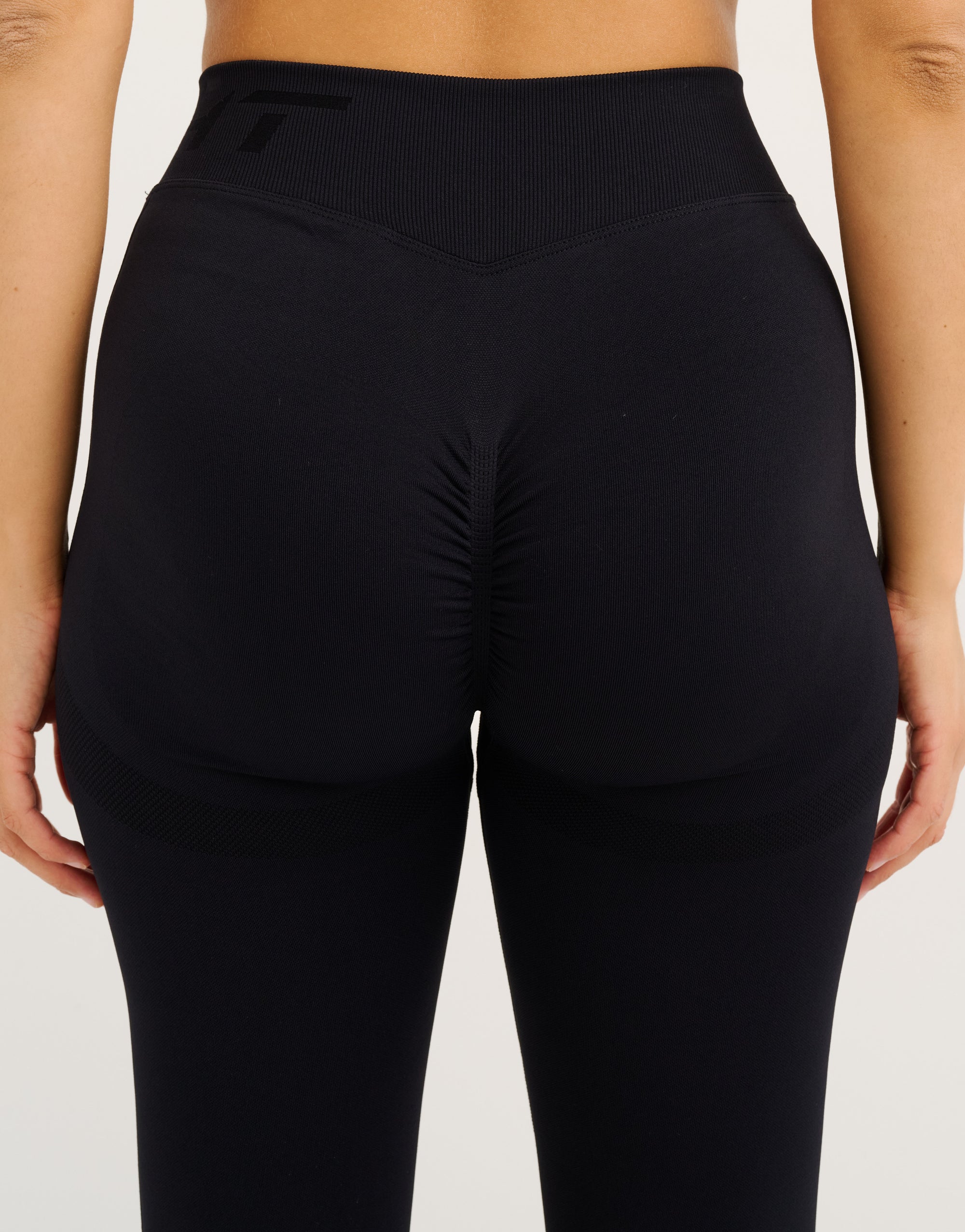 Arise Scrunch Mid-Waist Leggings - Stealth Black