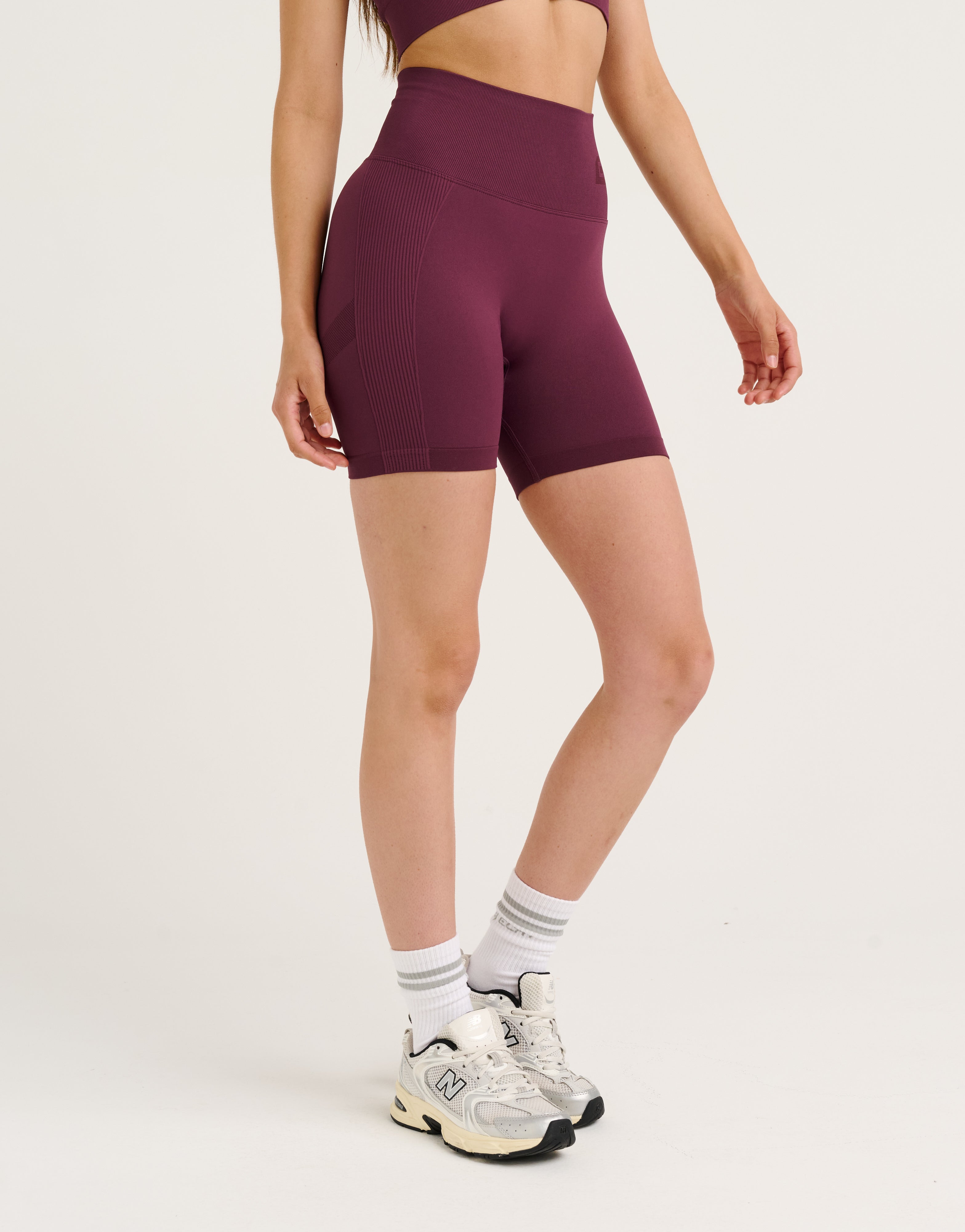 Arise Scrunch Shorts V2 - Blackberry