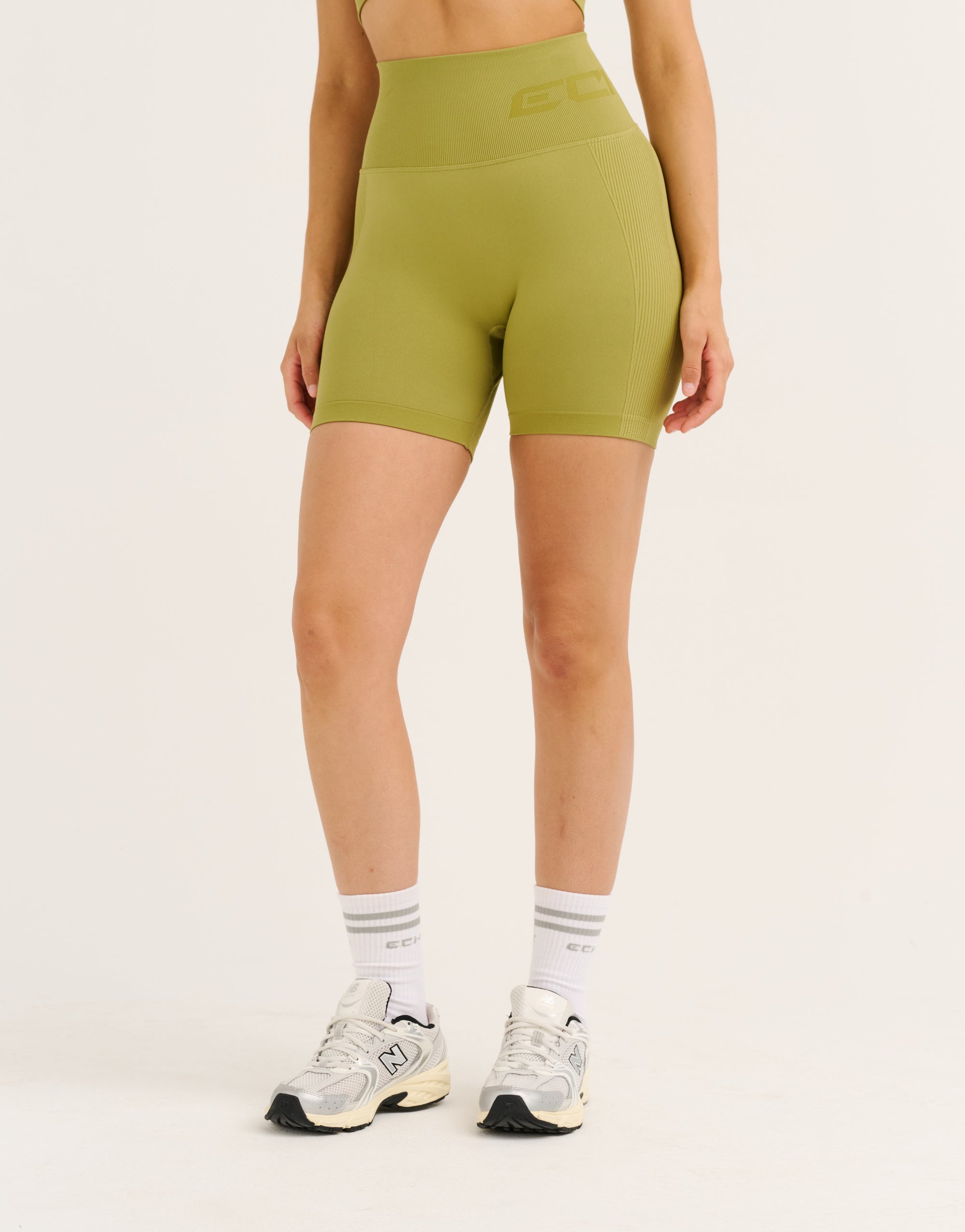 Arise Scrunch Shorts V2 - Olive