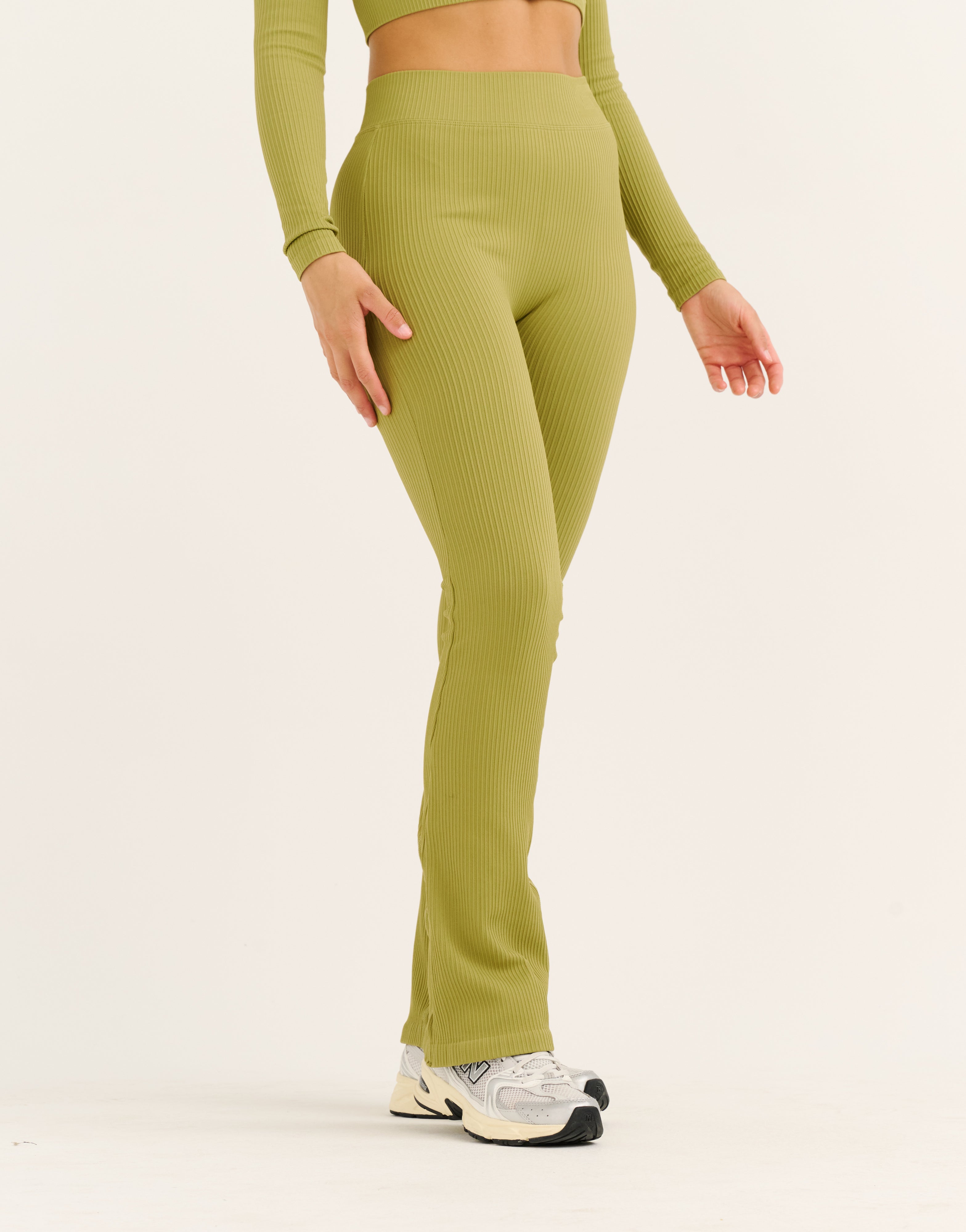 Arise Comfort Mid-Waist Flare Leggings - Olive