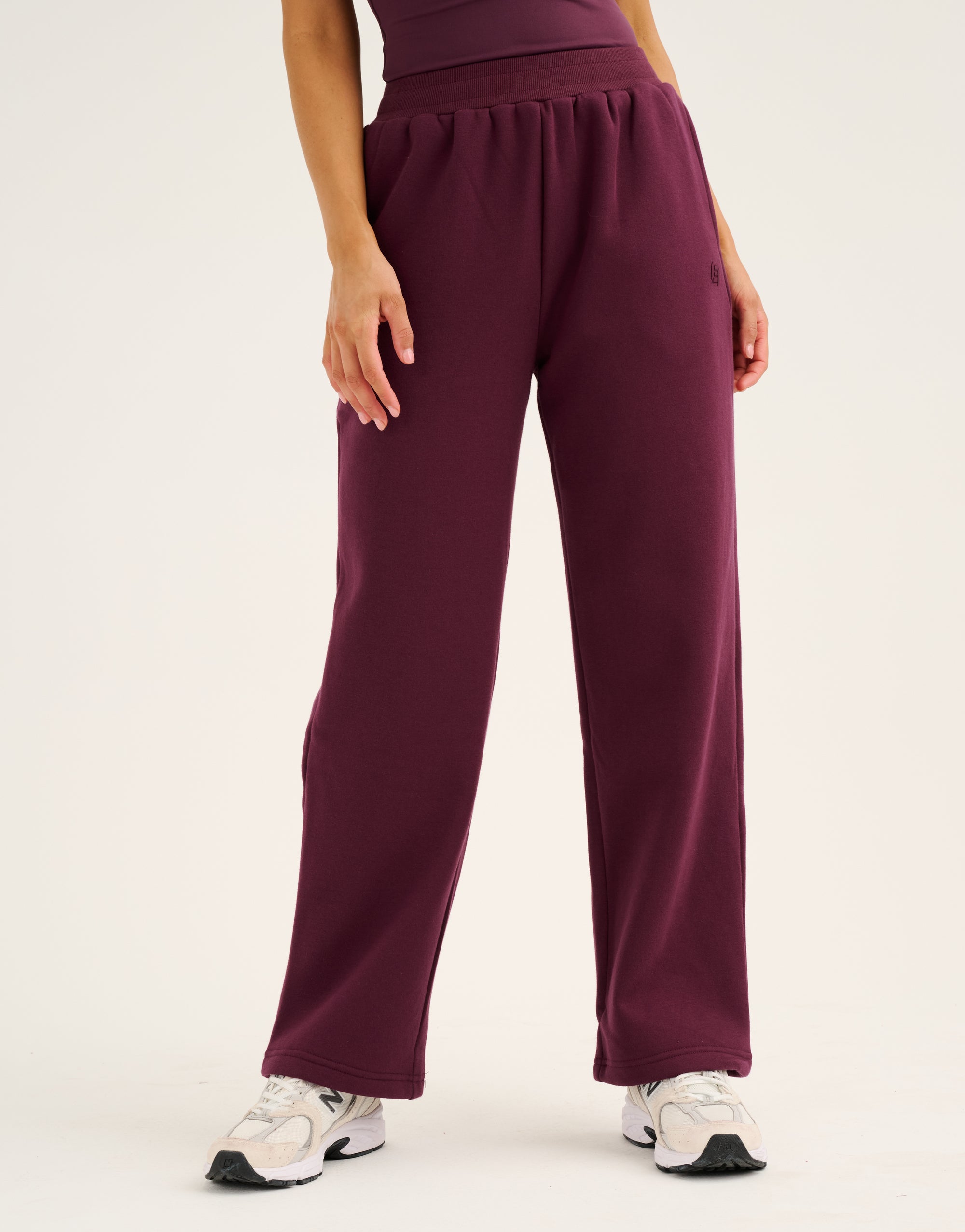 Elemental Straight Leg Sweatpants - Blackberry