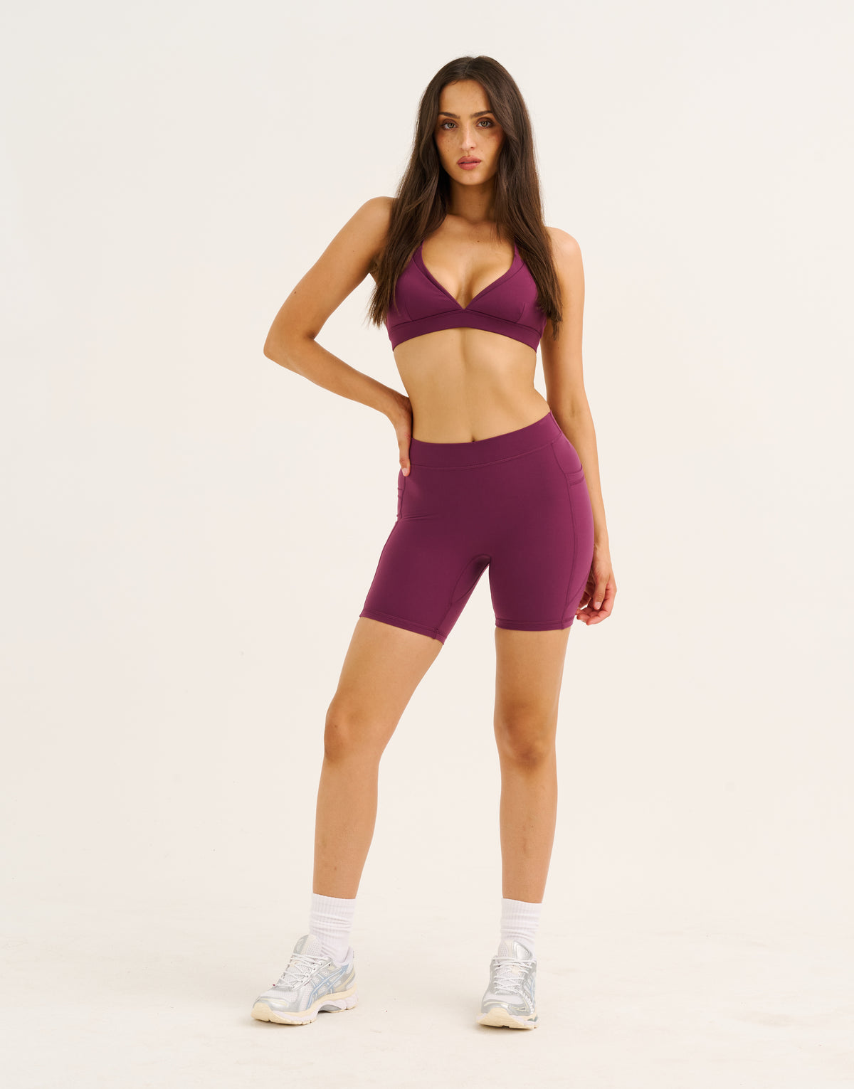 Ascend Pocket Mid-Waist Shorts 6" - Blackberry