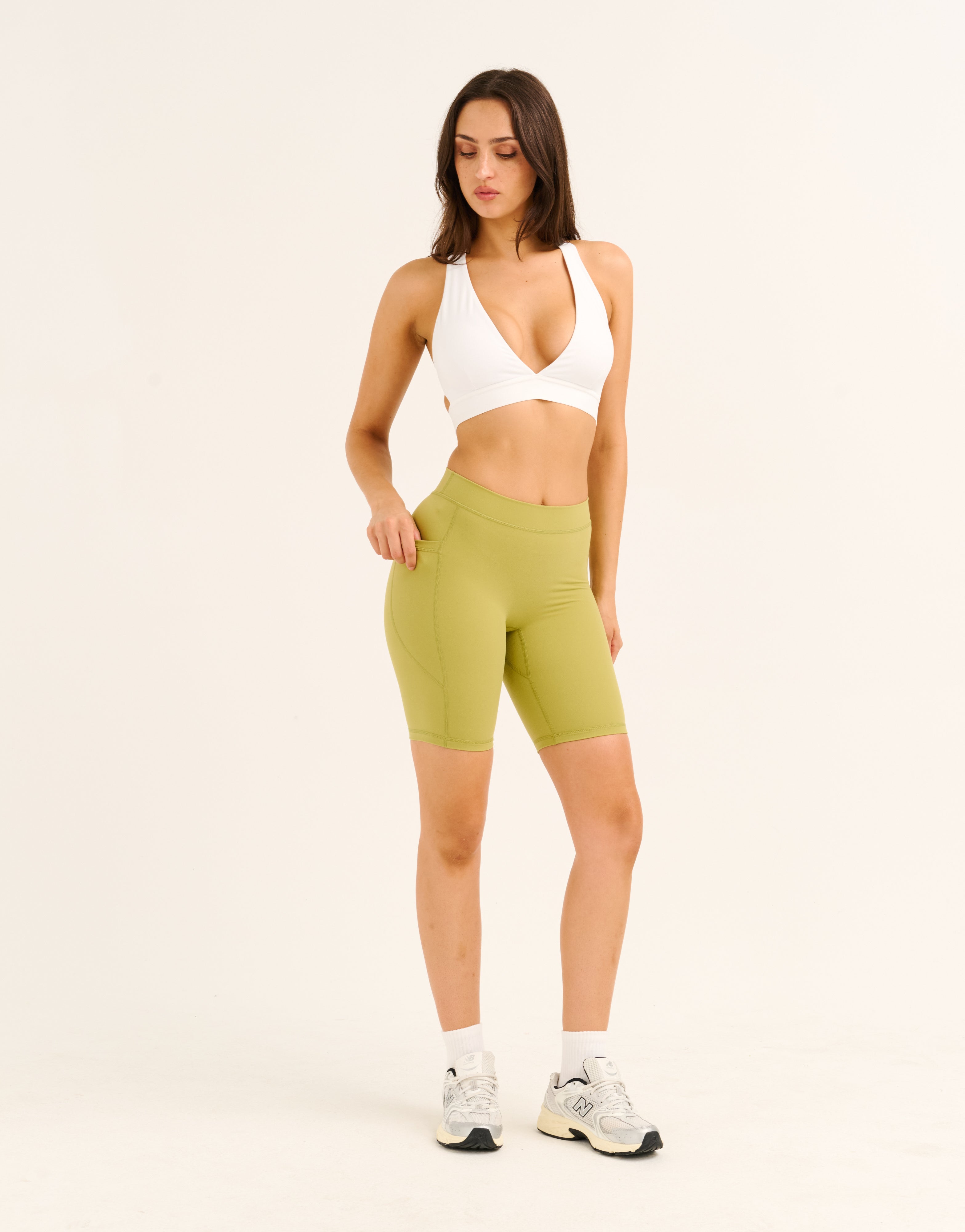 Ascend Pocket Mid-Waist Shorts 8" - Olive