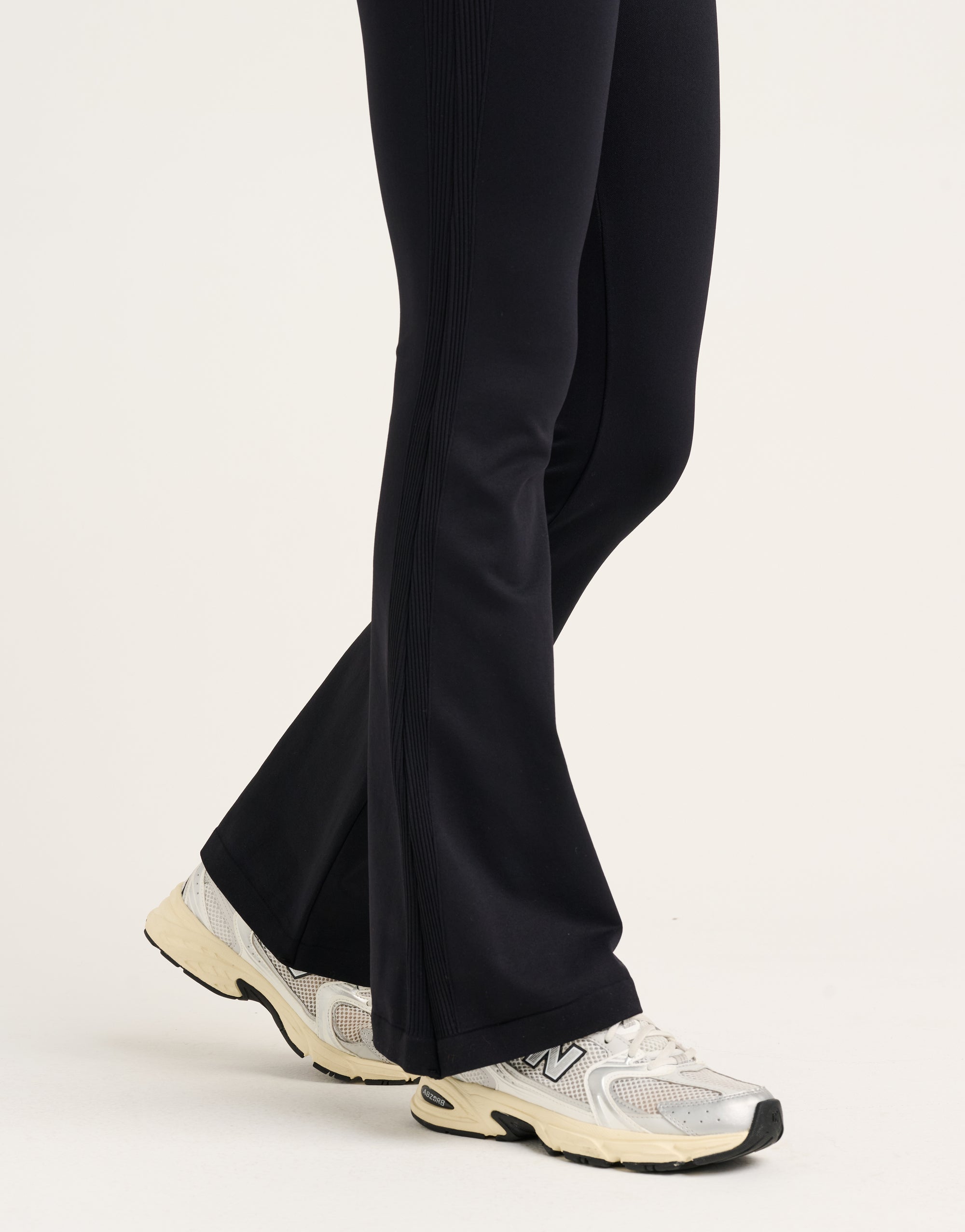 Arise Essential Flare Leggings - Stealth Black