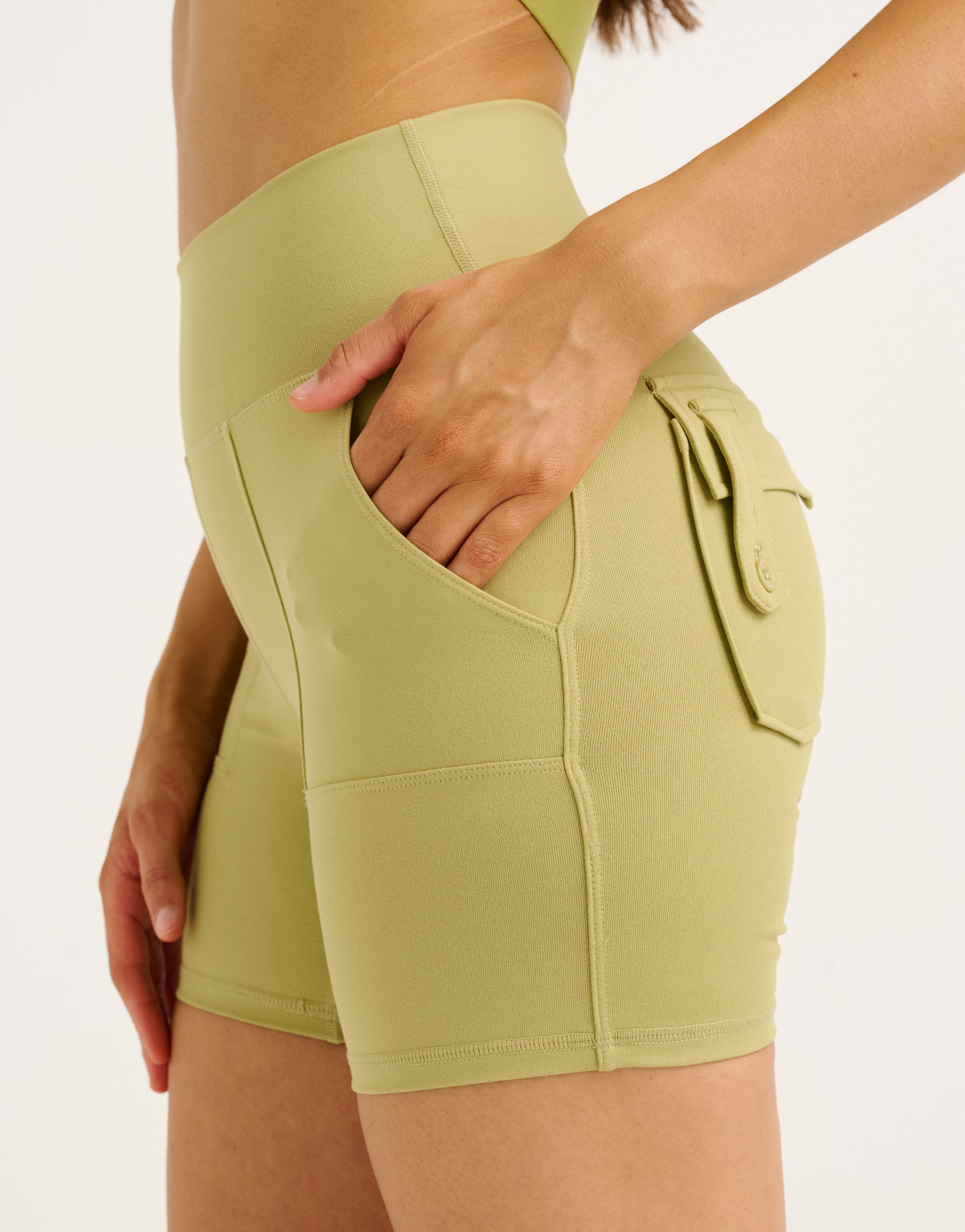 Essence Shorts - Olive
