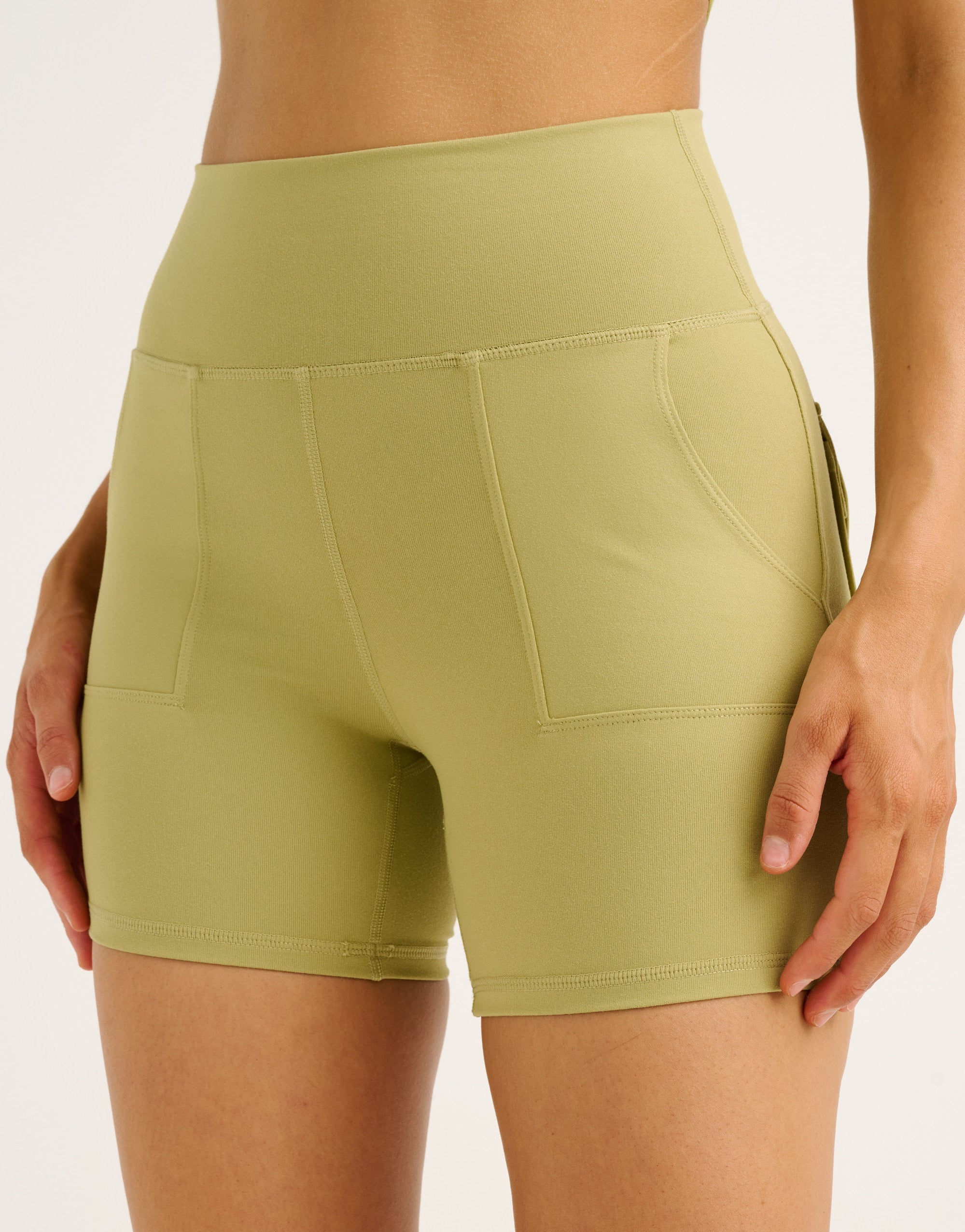 Essence Shorts - Olive