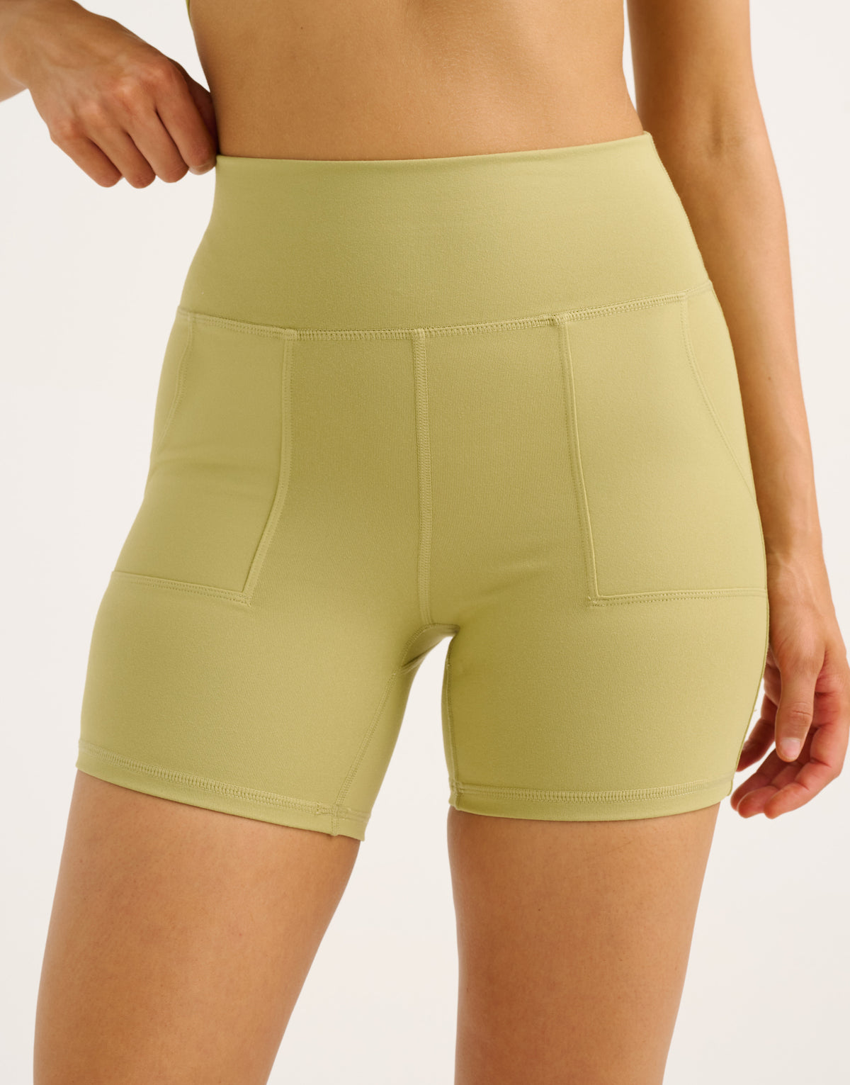Essence Shorts - Olive